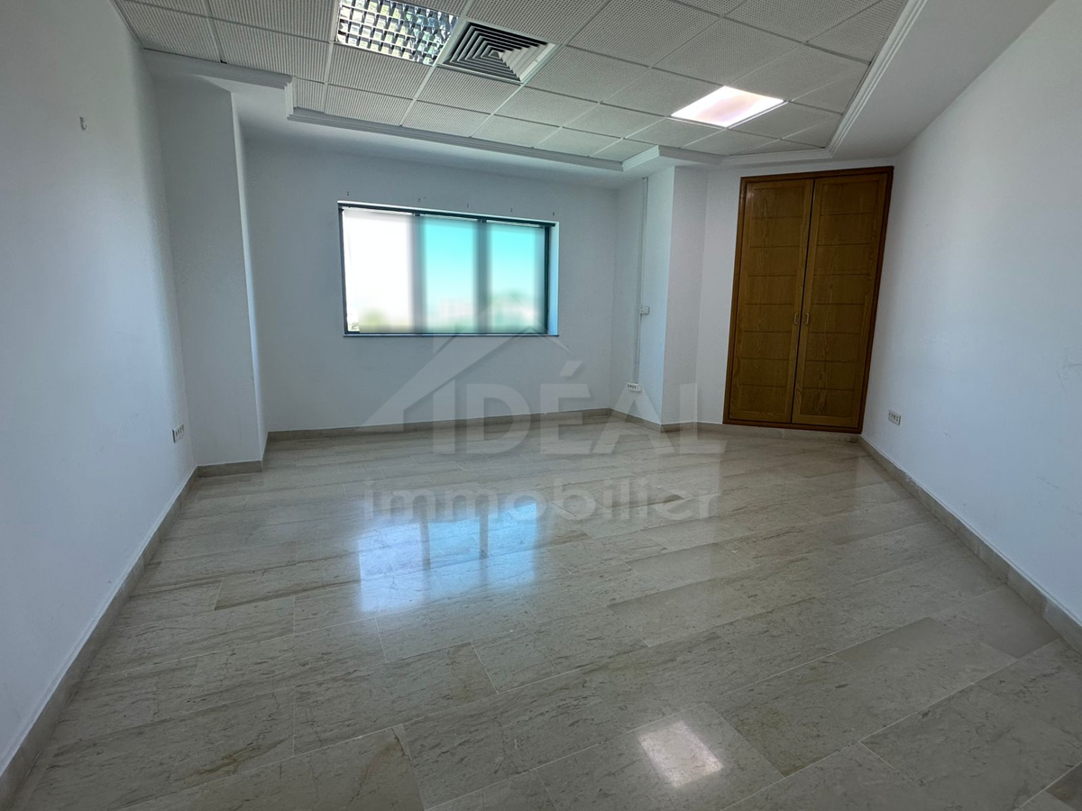 L26-009-004 Bureau à louer Lac 1 de 240 m²