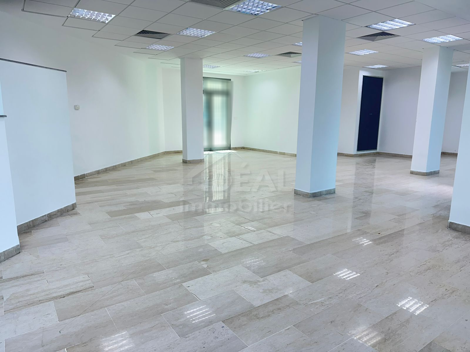 L26-010-004 Bureau à louer Lac 1 de 180 m²