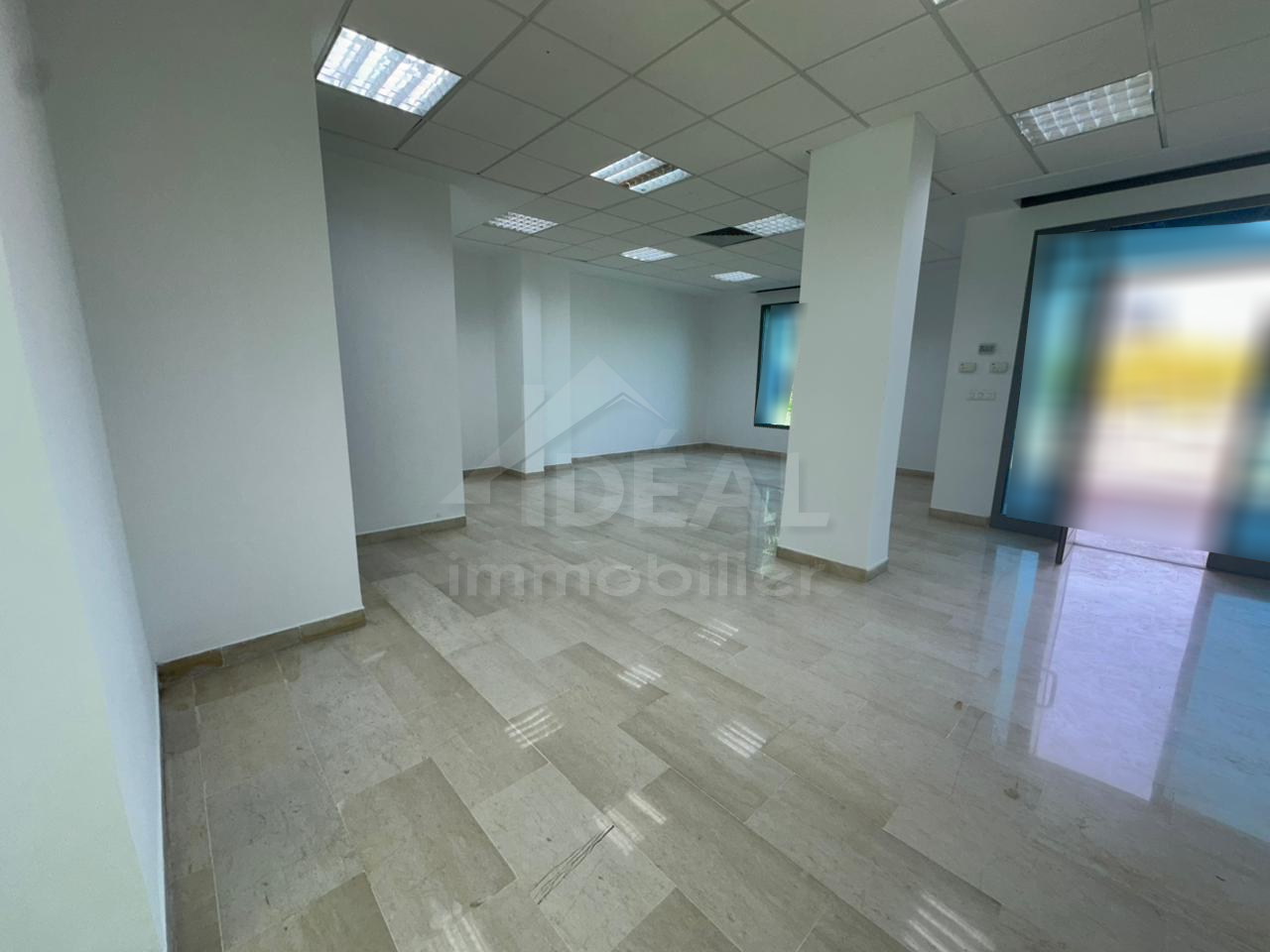 L26-010-005 Bureau à louer Lac 1 de 180 m²