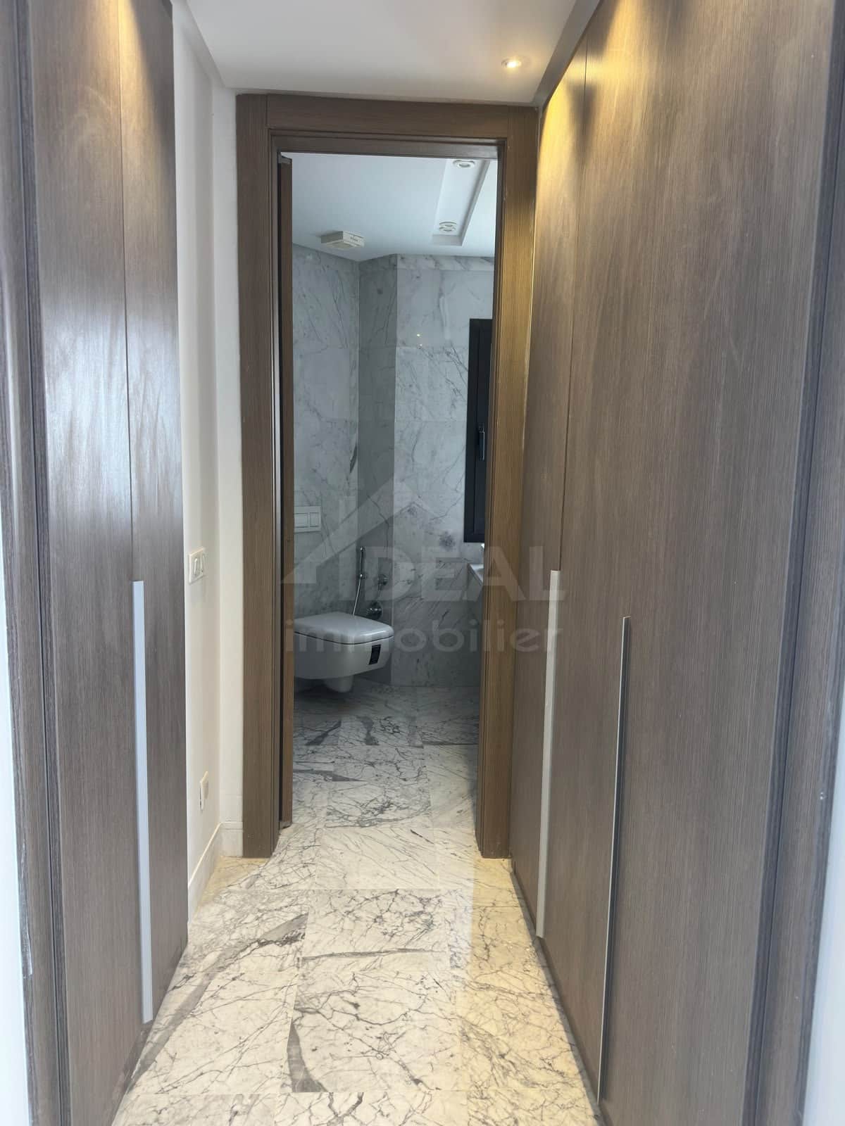 V26-005-006 Dressing – appartement au Lac 2