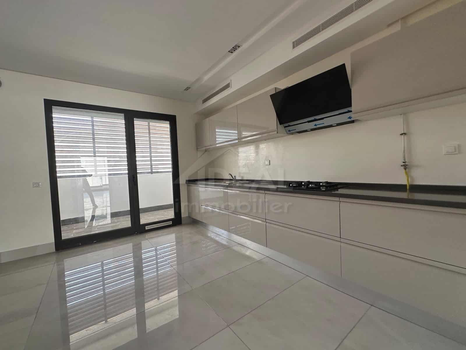 V26-005-007 Cuisine équipée – appartement au Lac 2