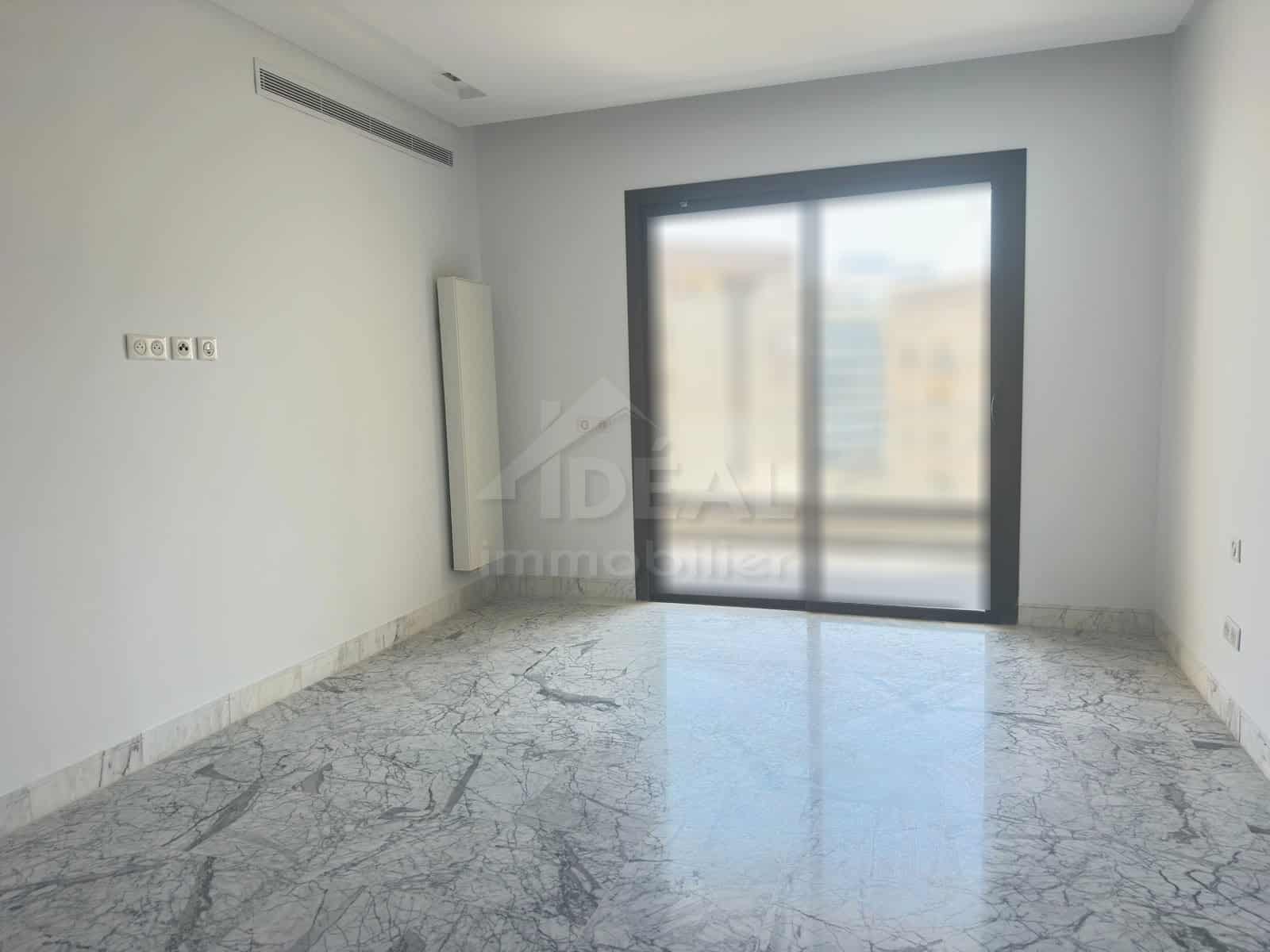 V26-005-010 Chambre – appartement au Lac 2